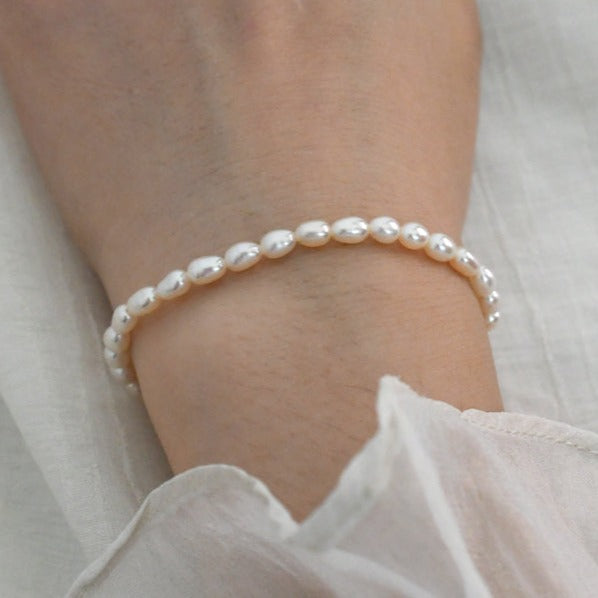 Elastic on sale pearl bracelet